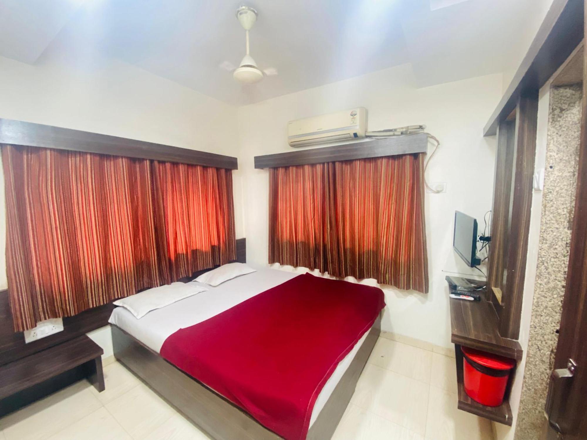 Hotel Sai Bhawani شيردي المظهر الخارجي الصورة